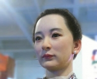 兰州的美女机器人：肤如凝脂 长相秀丽