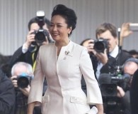 彭麻麻访英国的三套优雅装