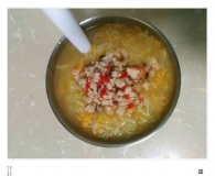 宝宝辅食面，面粉，蔬菜汁（我用的黄瓜和胡萝卜）