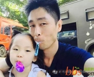 80后父亲卖房，带2岁的女儿环游世界