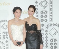 郭晶晶戴2000万珠宝亮相 和徐子淇合影 黑白对照