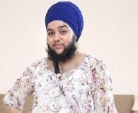 英国23岁女子满脸络腮胡，11岁开始长胡子